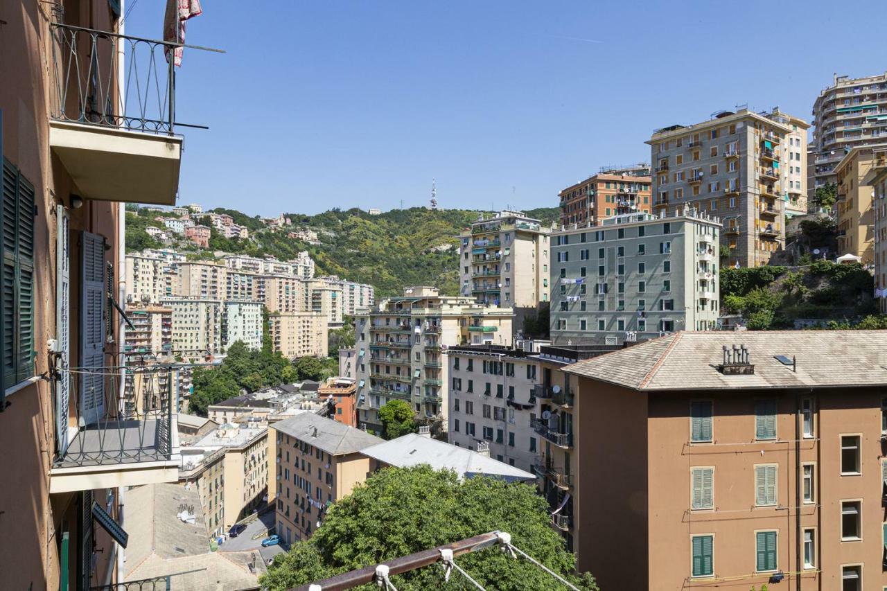 Sunny Apartment Over The Harbor Genua Buitenkant foto
